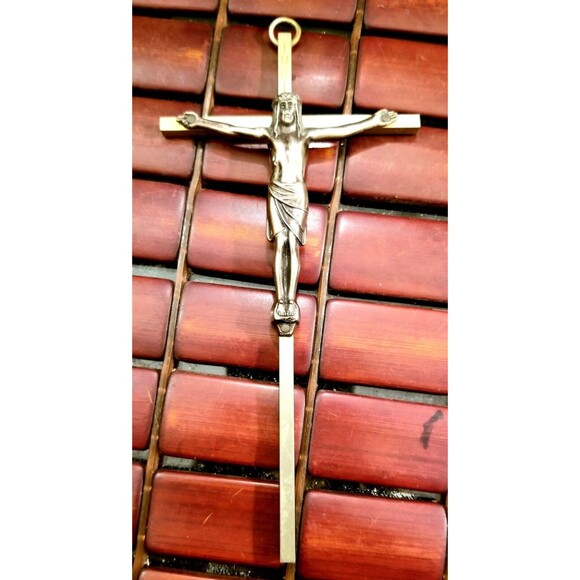 Vintage Brass & Pewter INRI Crucifix Cross Wall Hanging 7"x3.5" - Picture 1 of 4